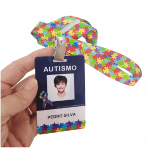 Crachá Autismo PVC + Cordão 20mm  8x5cm    